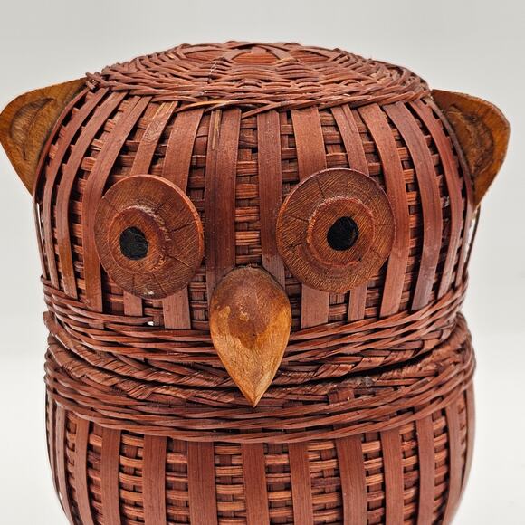 Vintage Owl Basket Figural Planter with Wood Accents, Mid Century Wicker Storage - Picture 2 of 8
